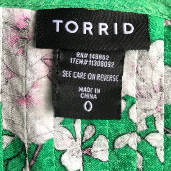 ❌SOLD❌Torrid Sleeveless Floral Pleated Top - Picture 7 of 9